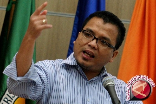  Denny Indrayana Tuding Jokowi Cawe-cawe untuk Jegal Pencapresan Anies